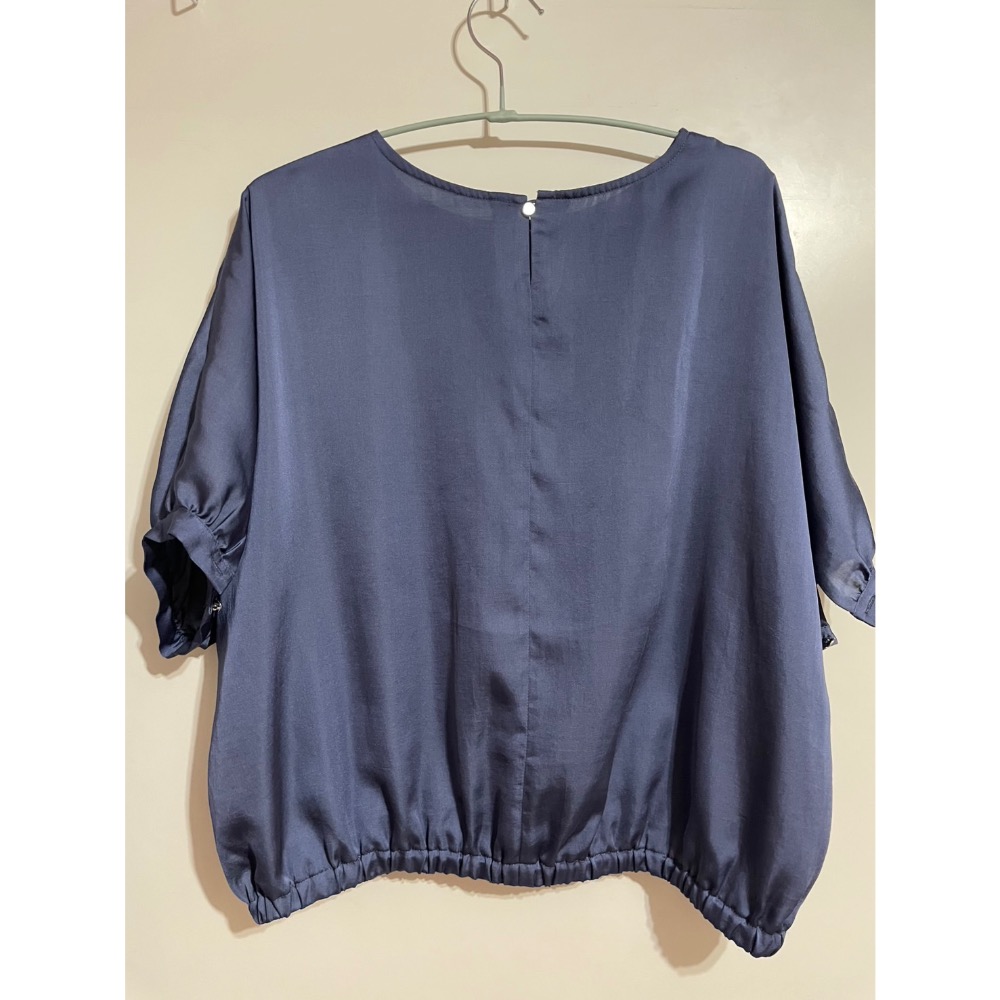 專櫃MK微緞面感藍色連袖短版上衣/二手/38號-細節圖5