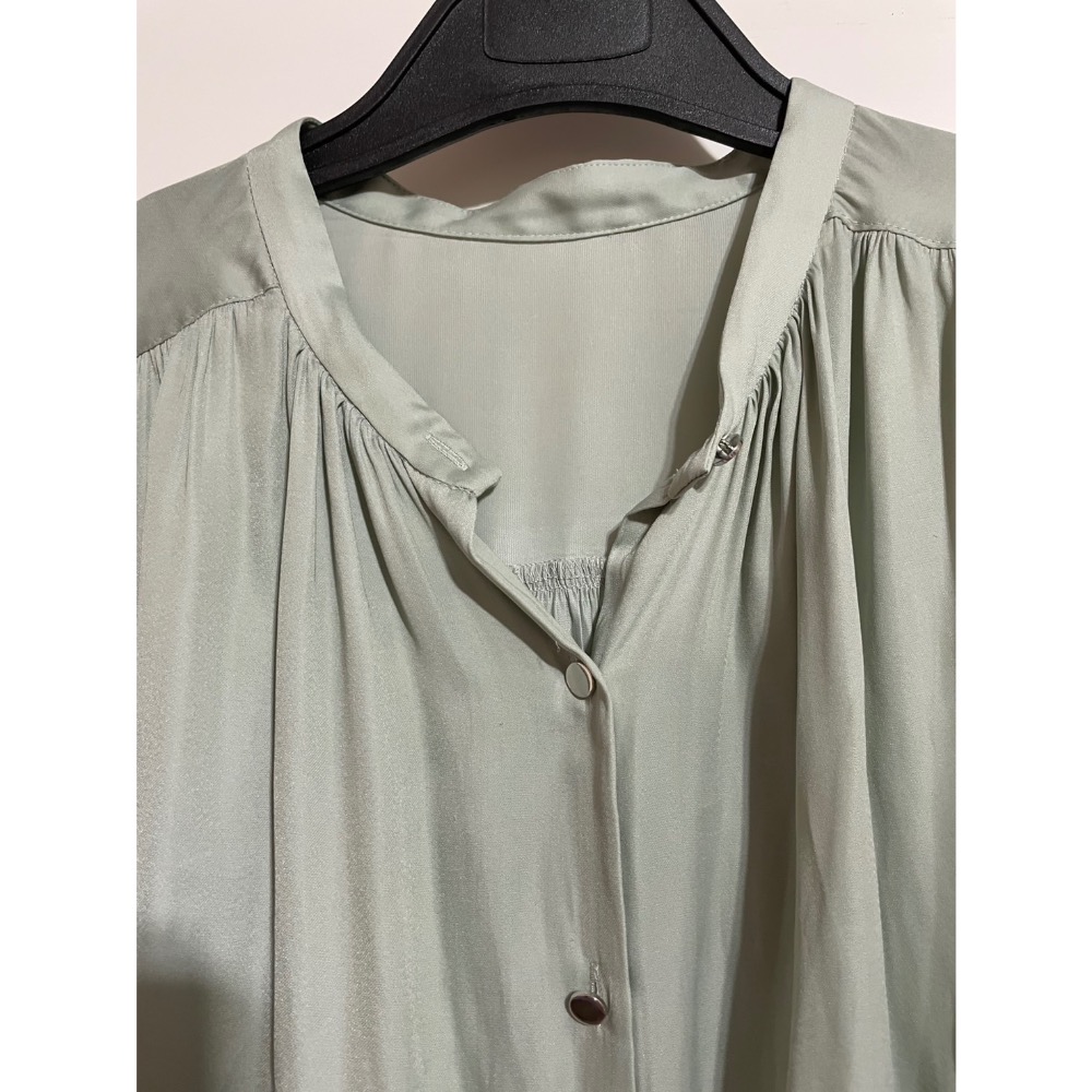 專櫃MK草綠色長版柔軟連袖襯衫/二手/38號-細節圖3