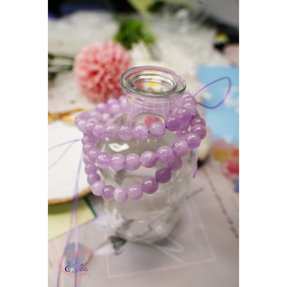 《愛莉輕寶石》水晶手鍊  紫鋰輝  7.7mm  天然水晶 (隨機出貨.不挑款)KUN005-細節圖2