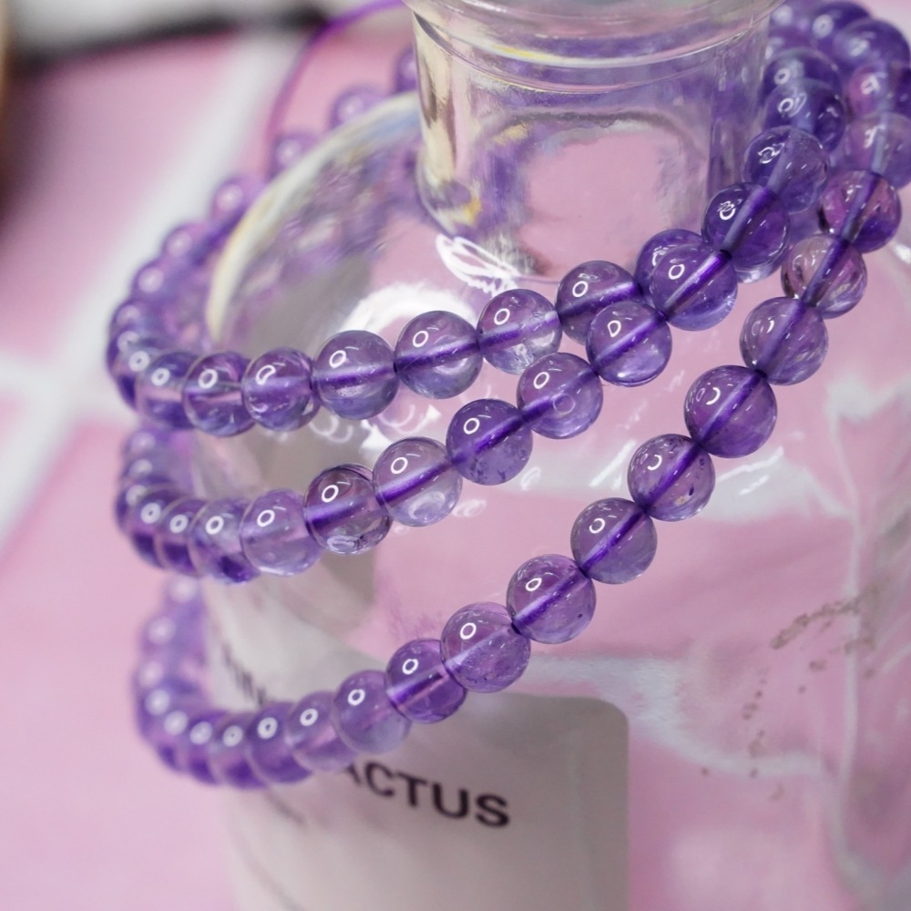 《愛莉輕寶石》水晶手鍊  紫水晶  5.6~6.5mm  三圈  天然水晶(隨機出貨.不挑款) AME003-細節圖2