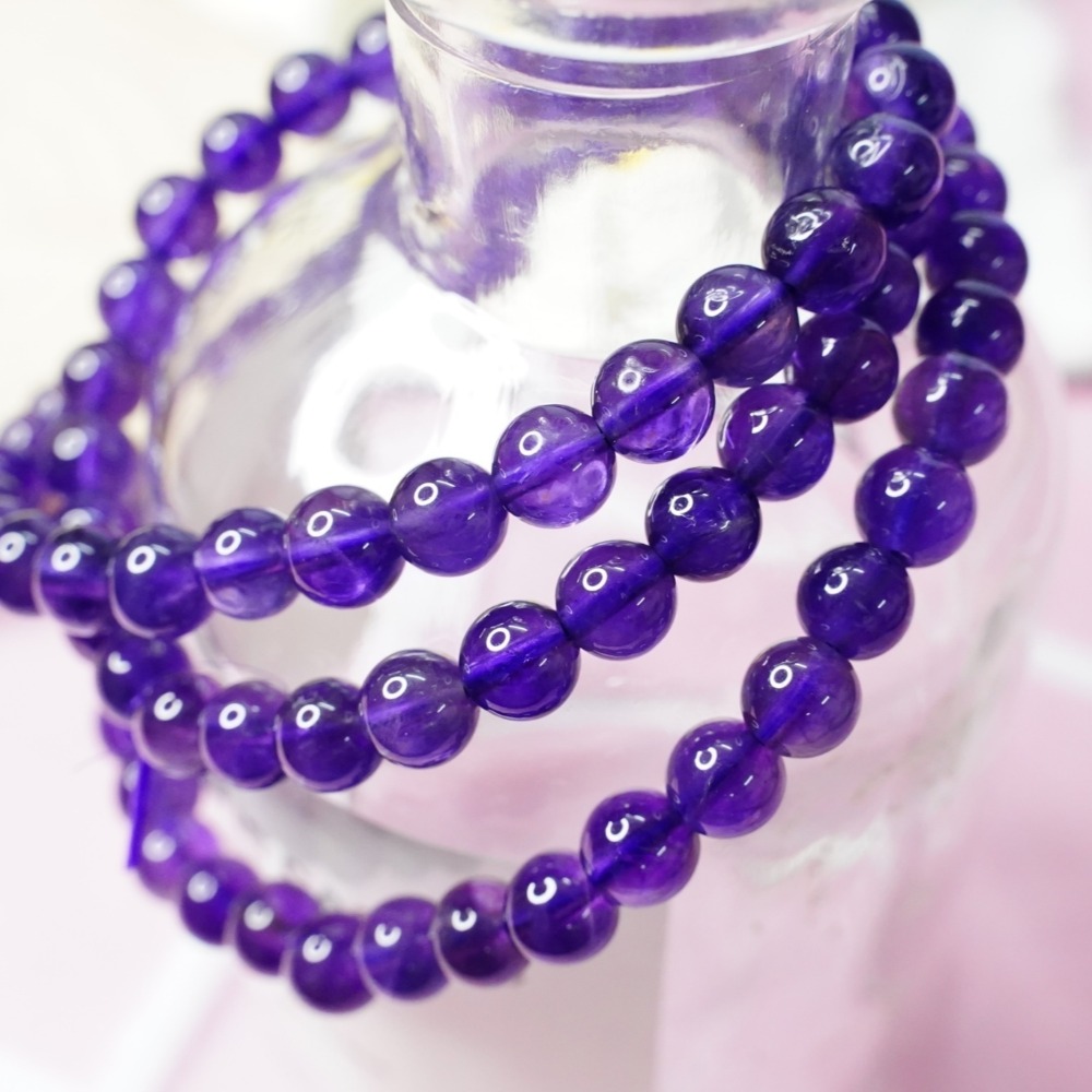 《愛莉輕寶石》水晶手鍊  紫水晶  5.6~6.5mm  三圈  天然水晶(隨機出貨.不挑款) AME003-細節圖4