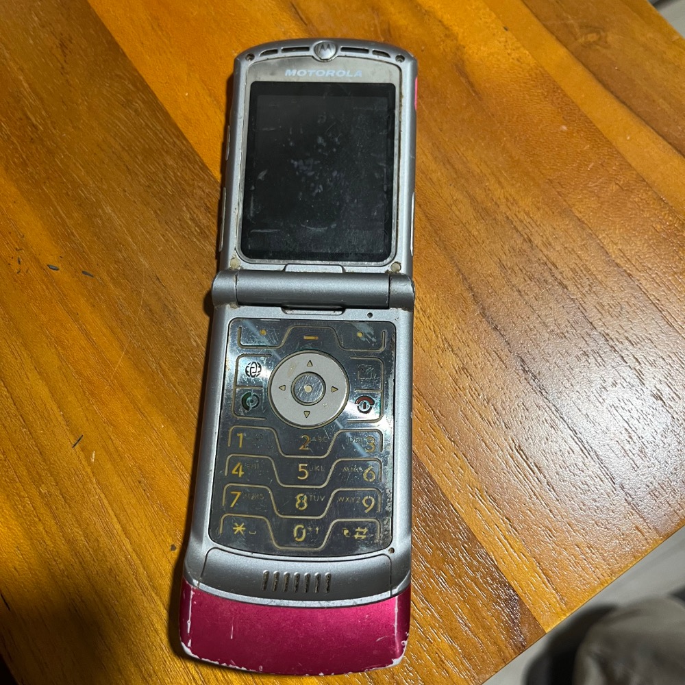 MOTOROLA V3 手機空機 故障品 二手機 維修機 樣品機 故障機 殺肉機 料機 不開機 零件機 整台賣 報廢機-細節圖2