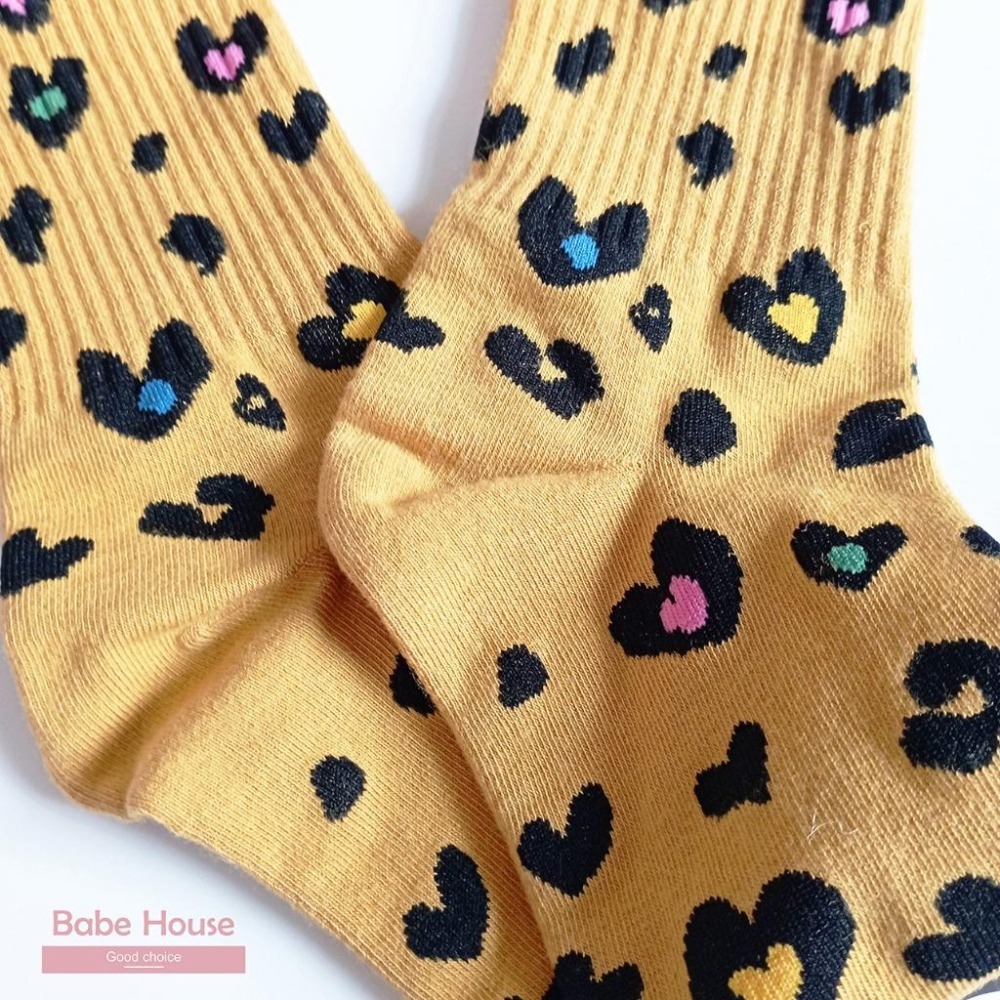 【現貨】韓國襪 韓國潮流 愛心豹紋中筒襪 女襪 小腿襪 個性百搭襪 時尚棉襪 學生襪 街頭穿搭必備 少女襪 長襪-細節圖2