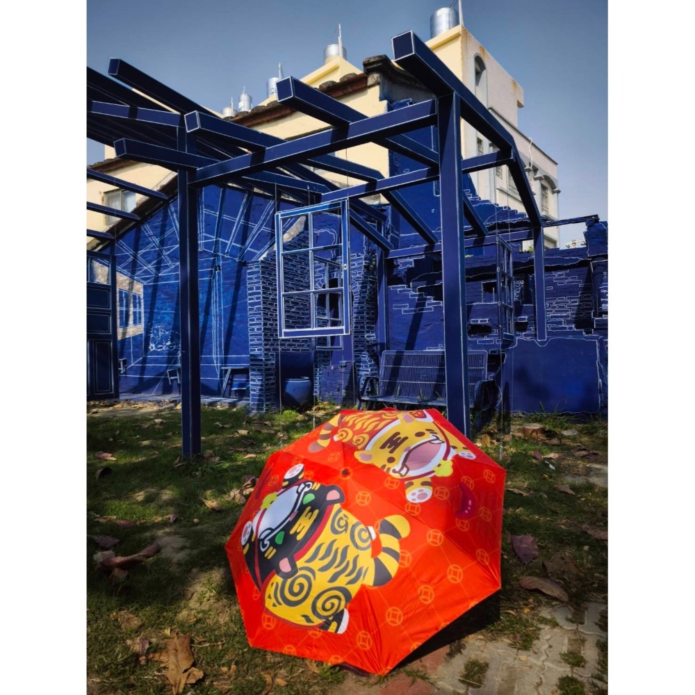 【何記文創】虎爺實習中保庇平安自動摺疊傘 防曬黑膠自動傘 雨傘 遮陽傘-細節圖2