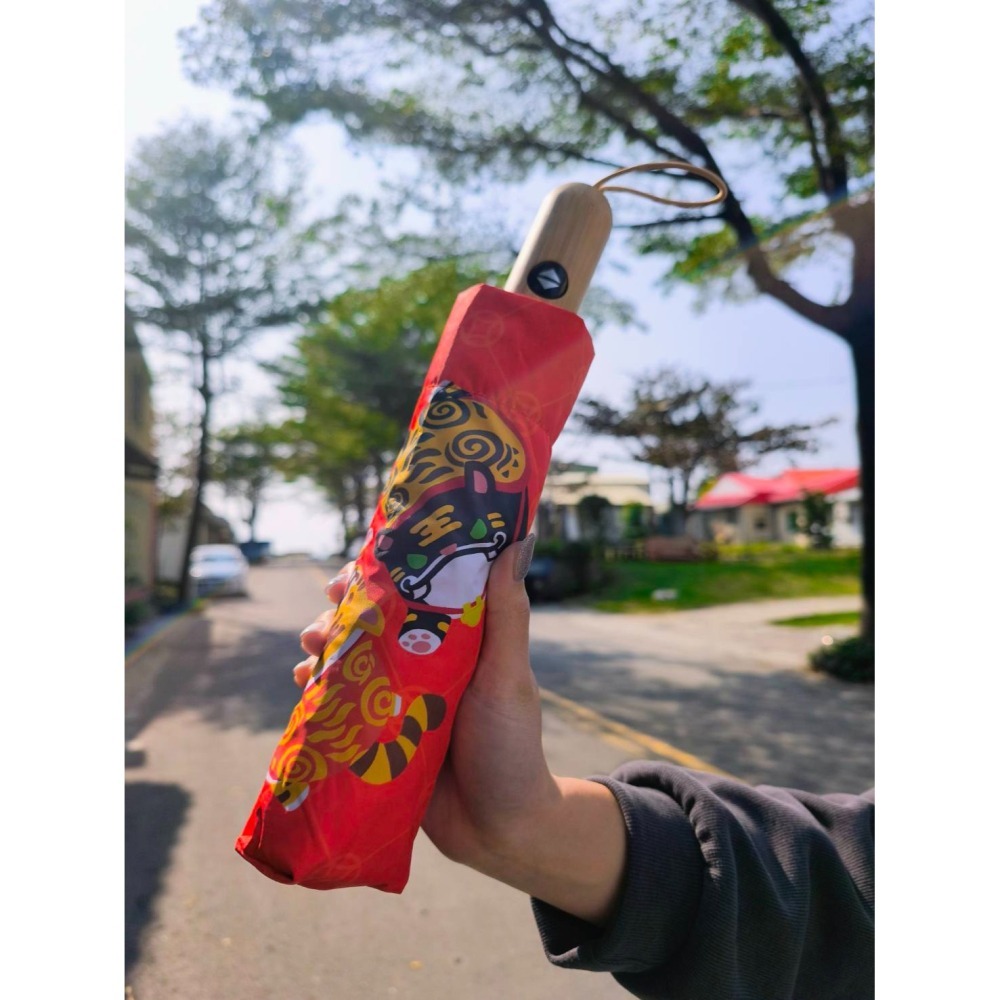 【何記文創】虎爺實習中保庇平安自動摺疊傘 防曬黑膠自動傘 雨傘 遮陽傘-細節圖3