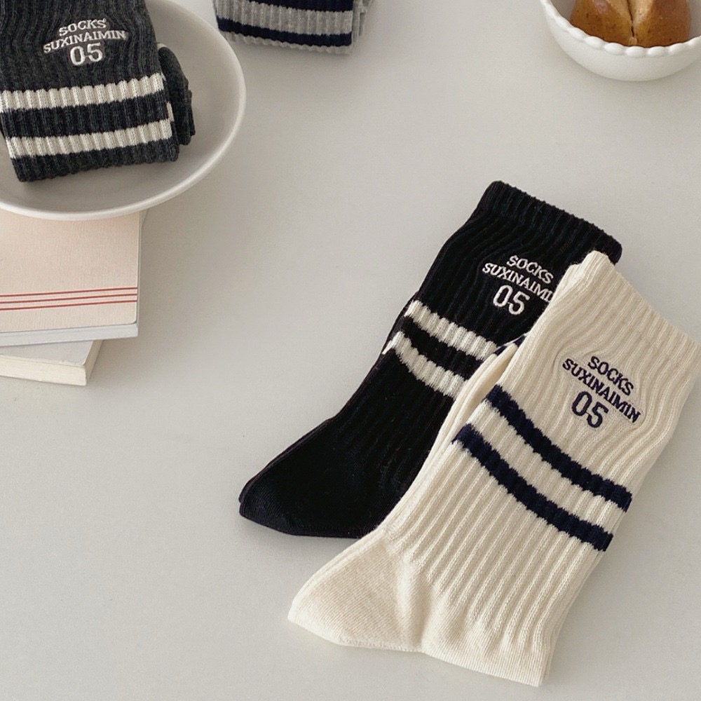 運動風條文刺繡英文字中筒襪子6色-細節圖3