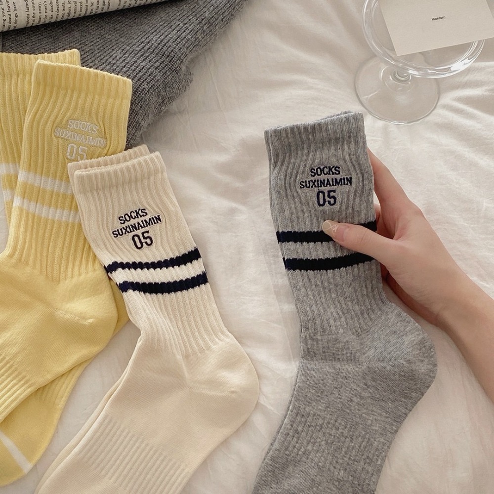 運動風條文刺繡英文字中筒襪子6色-細節圖4