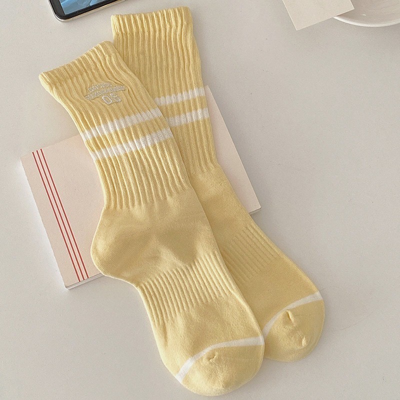 運動風條文刺繡英文字中筒襪子6色-規格圖4