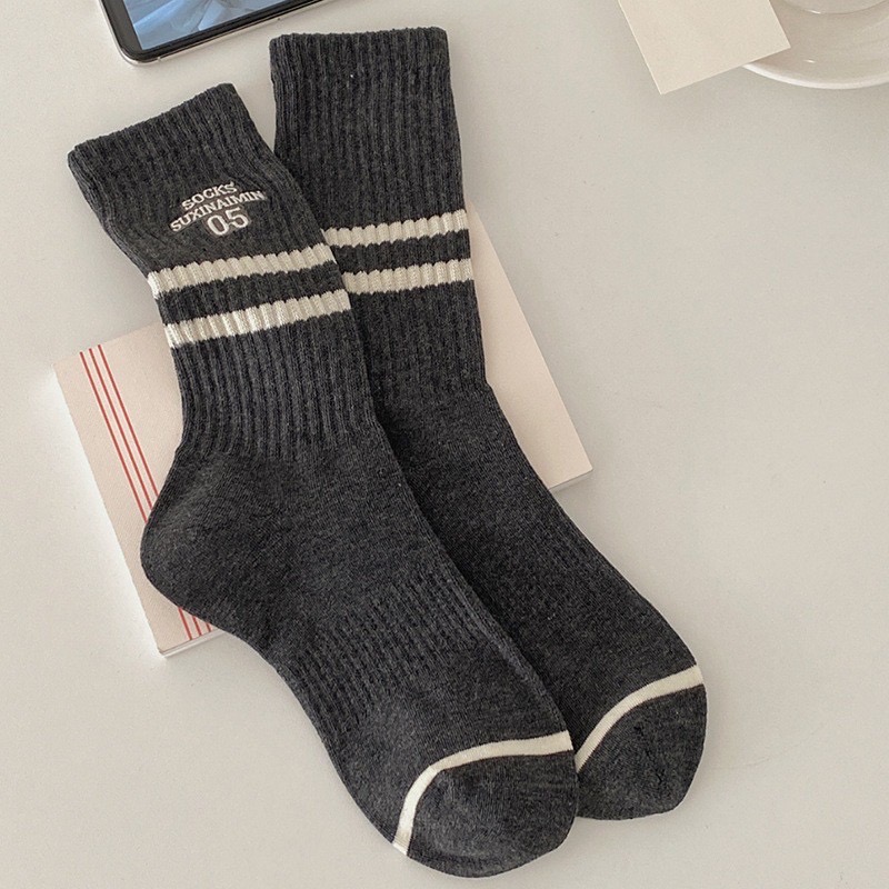 運動風條文刺繡英文字中筒襪子6色-規格圖4