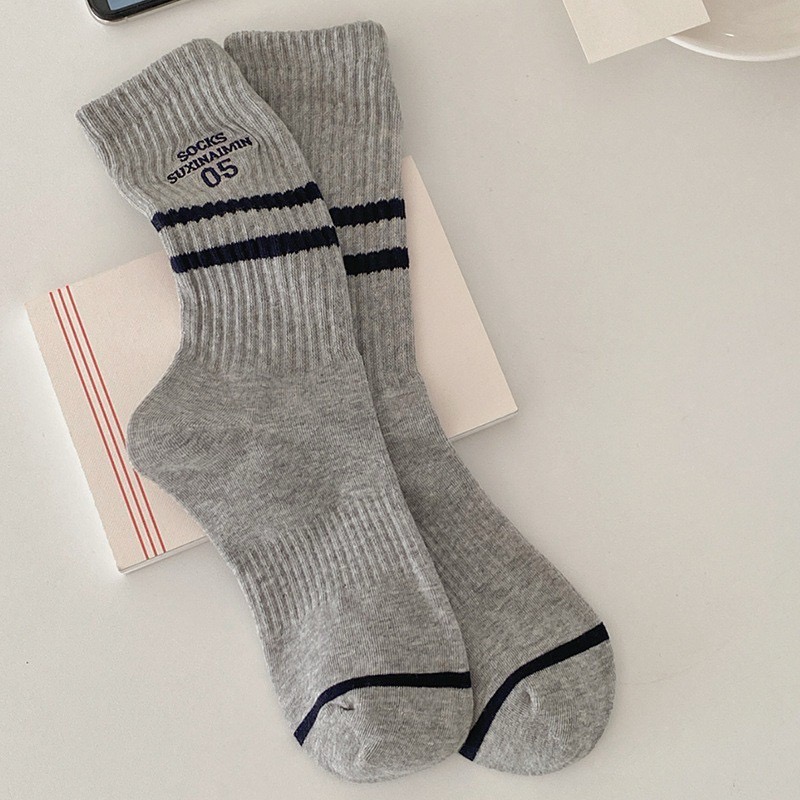 運動風條文刺繡英文字中筒襪子6色-規格圖4