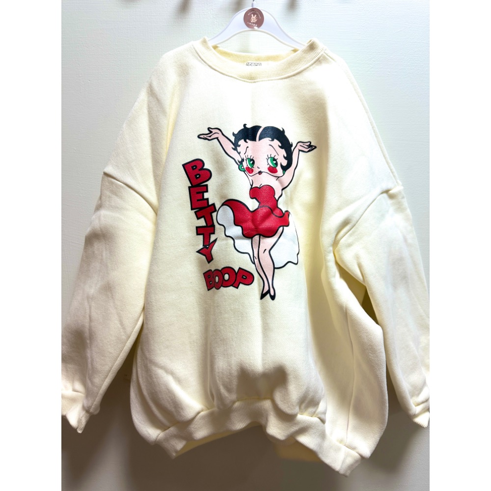 Saintdoll 現貨貝蒂磨毛上衣大學Tee JM大碼-細節圖3