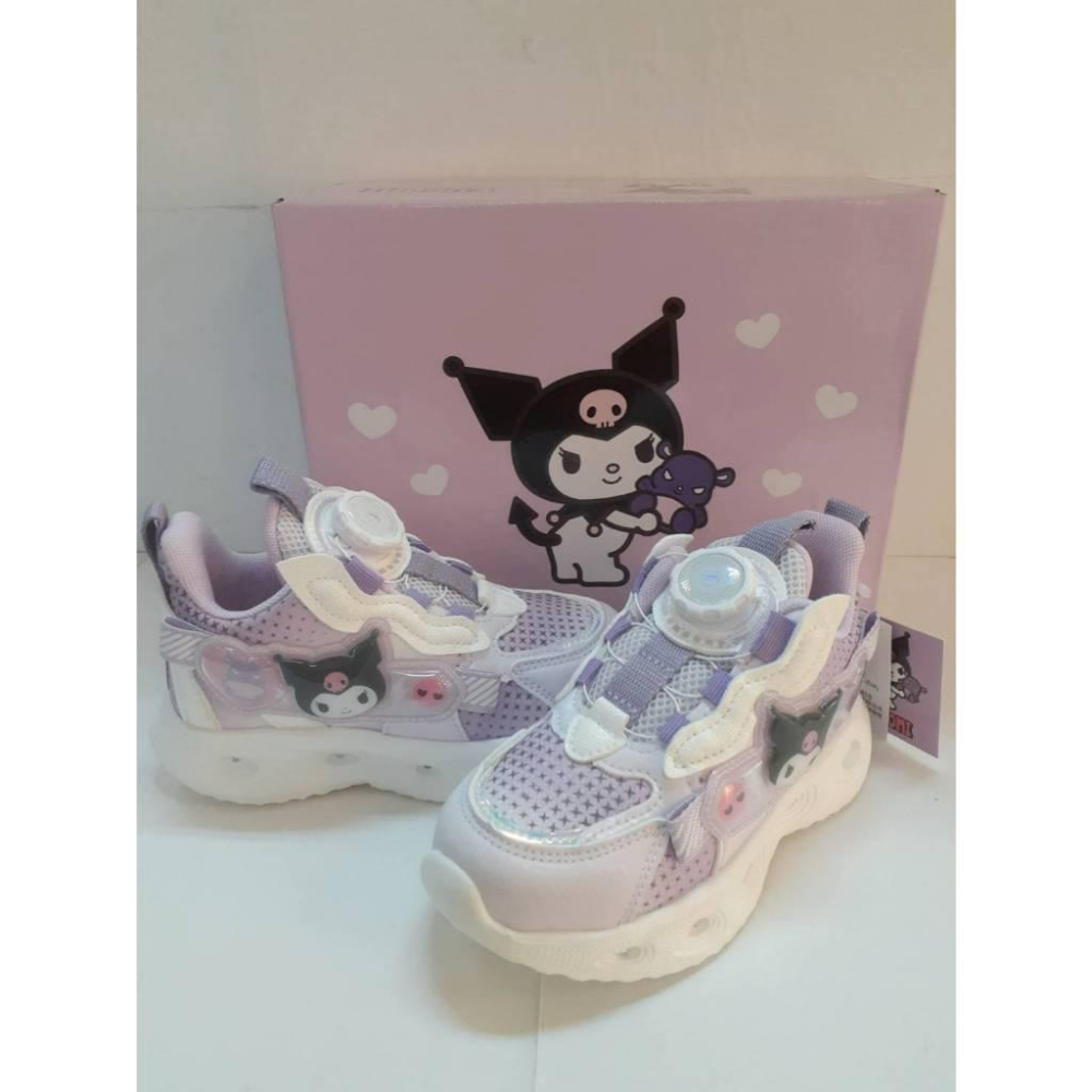 [kikishoes]三麗歐正版酷洛米兒童鞋電燈運動鞋 LED閃亮輕量減壓抗菌防臭吸震-粉紫色 旋轉式鬆緊調整腳背穿脫-細節圖4