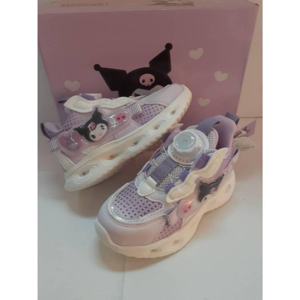 [kikishoes]三麗歐正版酷洛米兒童鞋電燈運動鞋 LED閃亮輕量減壓抗菌防臭吸震-粉紫色 旋轉式鬆緊調整腳背穿脫-細節圖7