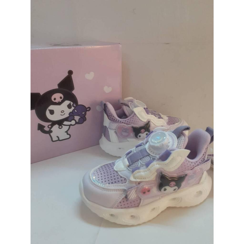 [kikishoes]三麗歐正版酷洛米兒童鞋電燈運動鞋 LED閃亮輕量減壓抗菌防臭吸震-粉紫色 旋轉式鬆緊調整腳背穿脫-細節圖9