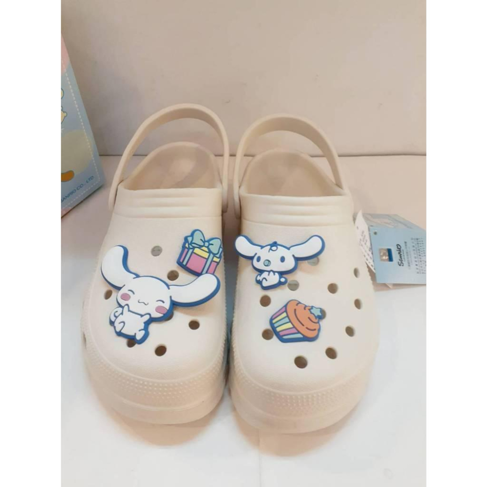 [kikishoes]三麗鷗洞洞鞋 大耳狗 可愛😍kitty👀 布希鞋 厚底踩屎感 涼拖鞋防水2穿涼拖鞋台灣出貨-細節圖5