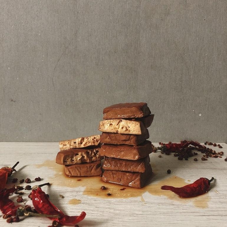 所長茶葉蛋 豆干 240g/包(8塊入) (蒜味/辣味/沙茶)【現貨 附發票】-細節圖2