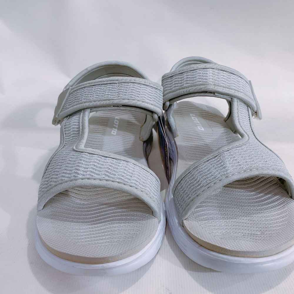 金英鞋坊 LOTTO樂得-義大利第一品牌 女款Q-LIGHT 極輕量織帶涼鞋 3379-銀 超低直購價390元-細節圖4