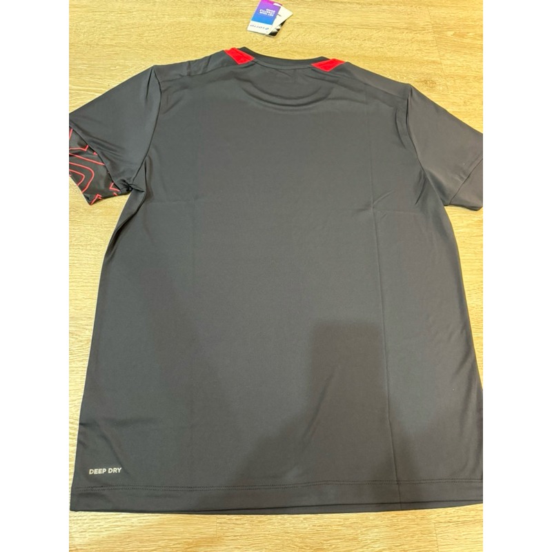 金英鞋坊~LOTTO樂得-義大利第一品牌 男款經典LOGO排汗上衣 LT2154991CL-黑特價290元-細節圖3