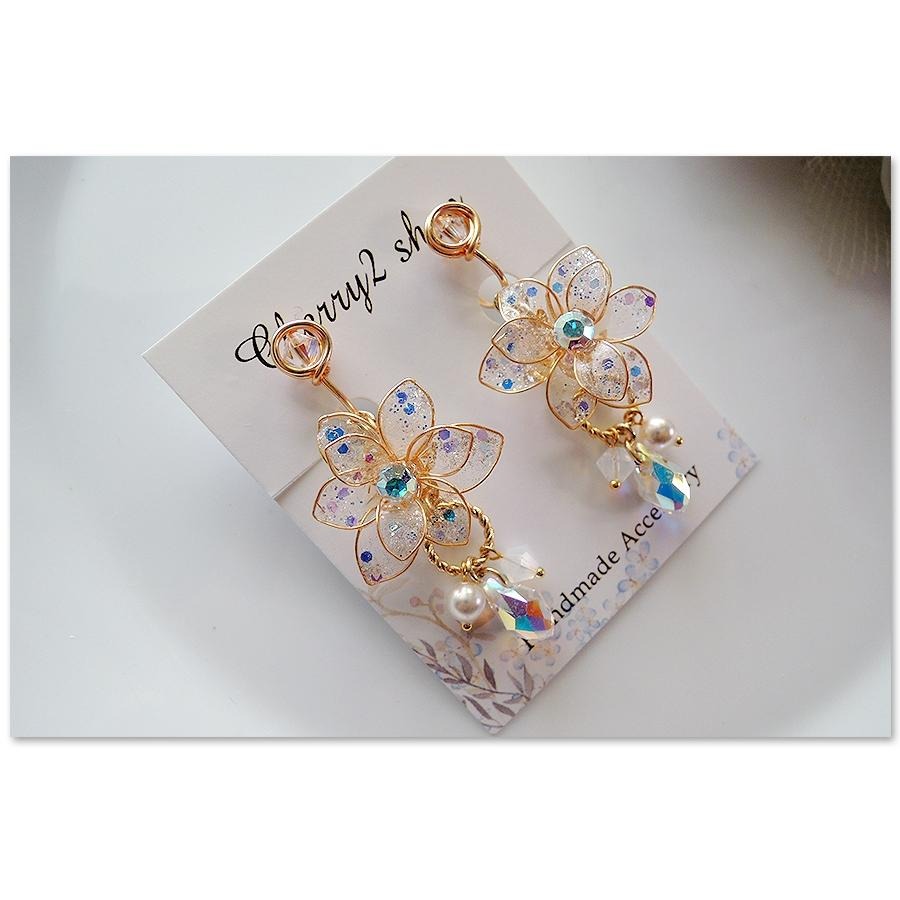 ◎Cherry2 shop◎手作。水晶花系列~冬雪~亮片三瓣花+水晶珠夾式耳環/手工耳夾A2170☆-細節圖2