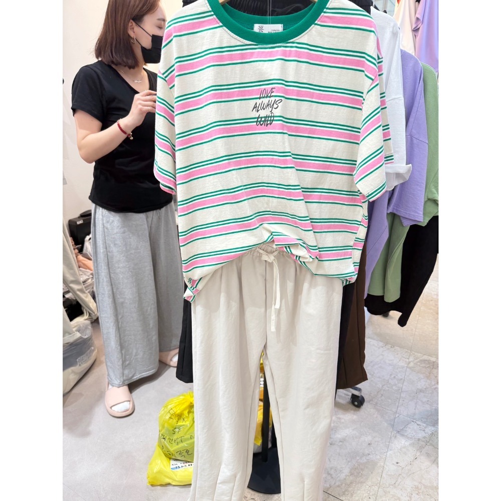 🇰🇷𝔾𝕣𝕒𝕔𝕖 𝕊𝕥𝕦𝕕𝕚𝕠♡上衣♡撞色條紋字母休閒T恤-細節圖3