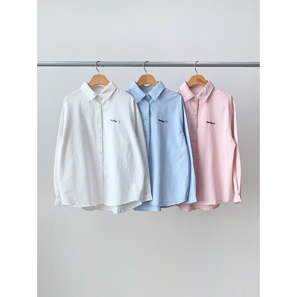 🇰🇷𝔾𝕣𝕒𝕔𝕖 𝕊𝕥𝕦𝕕𝕚𝕠♡上衣♡清新小刺繡字母襯衫-細節圖2