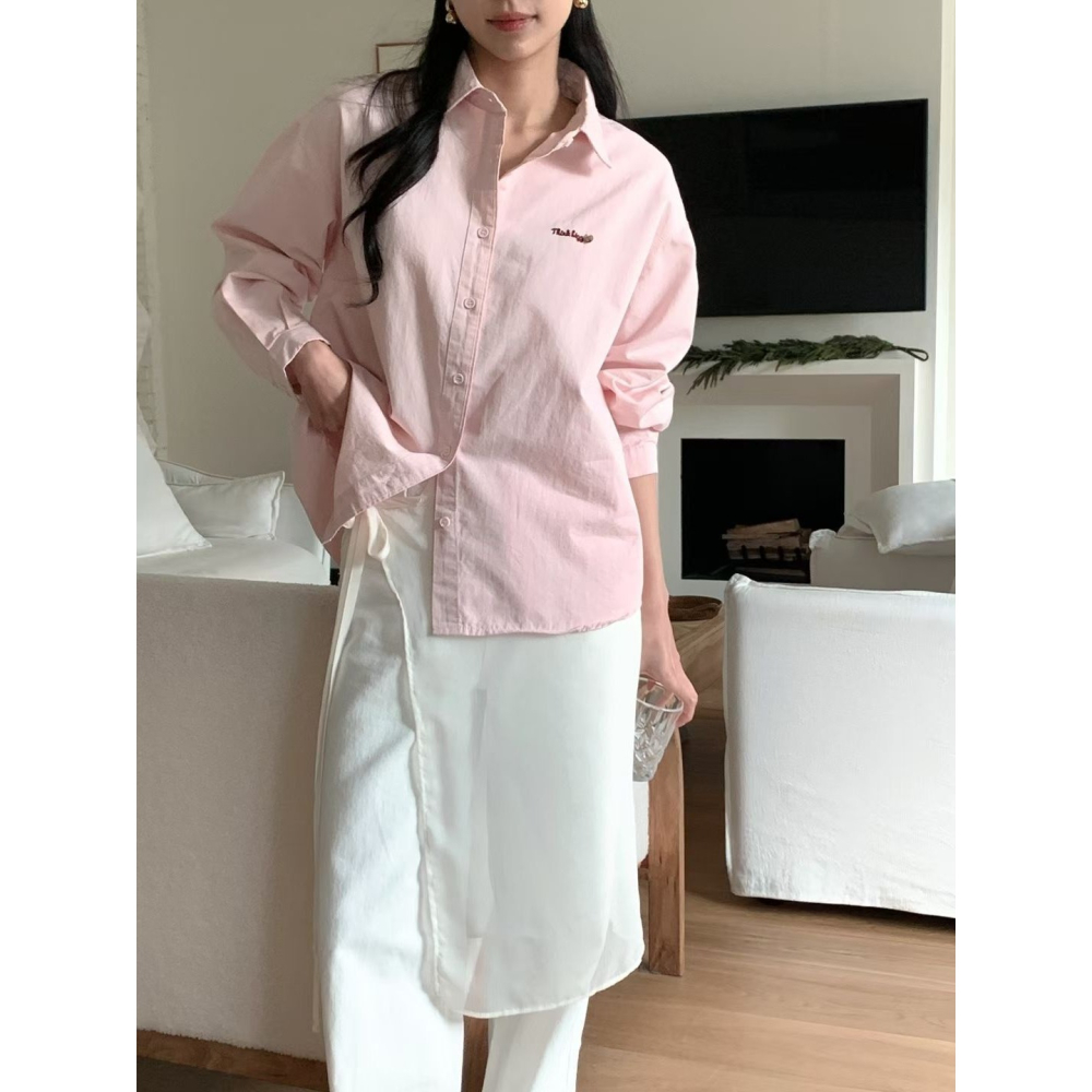 🇰🇷𝔾𝕣𝕒𝕔𝕖 𝕊𝕥𝕦𝕕𝕚𝕠♡上衣♡清新小刺繡字母襯衫-細節圖5