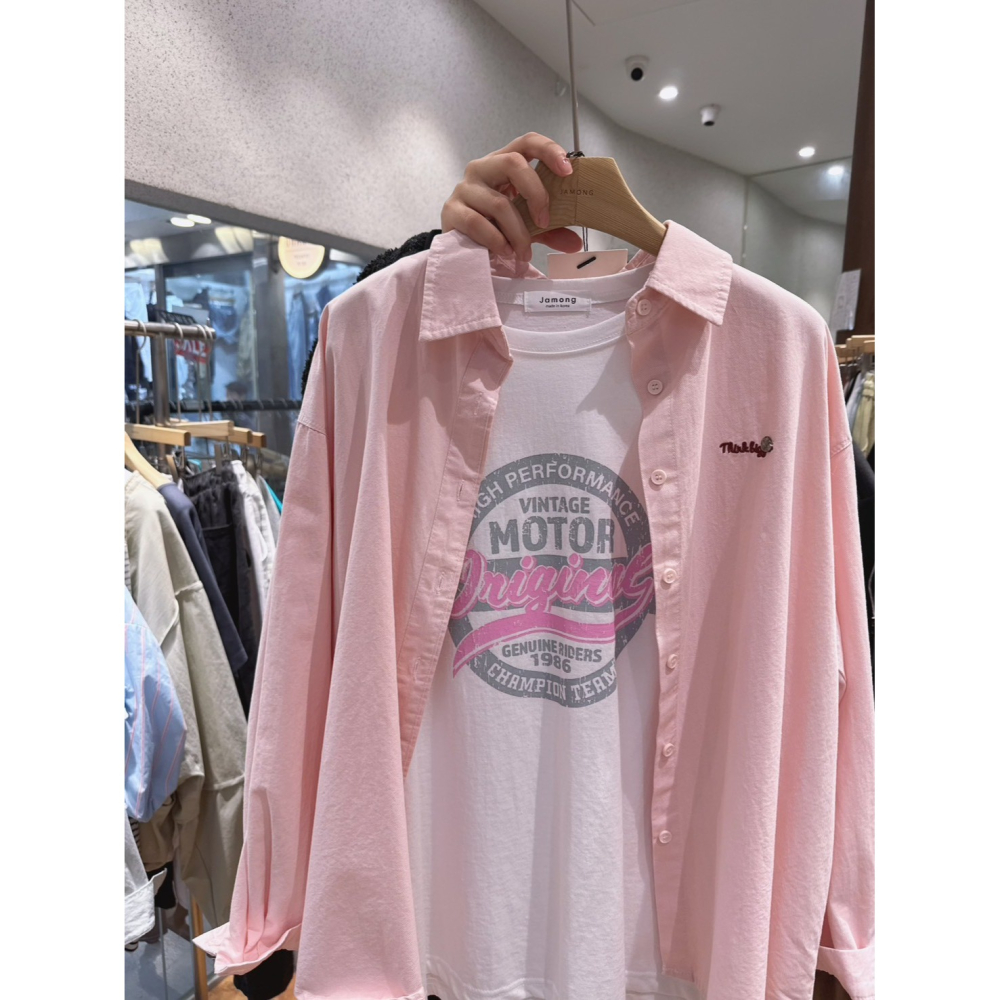 🇰🇷𝔾𝕣𝕒𝕔𝕖 𝕊𝕥𝕦𝕕𝕚𝕠♡上衣♡清新小刺繡字母襯衫-細節圖10