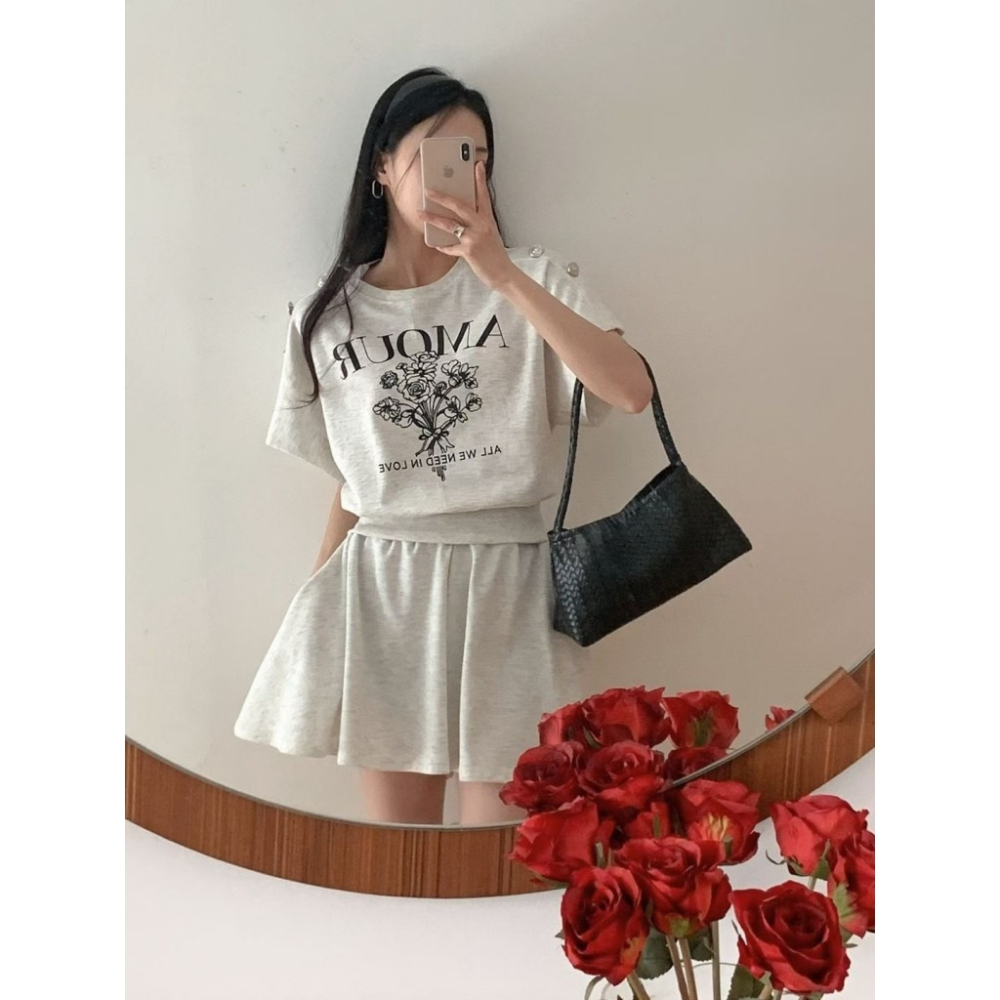 🇰🇷 𝔾𝕣𝕒𝕔𝕖 𝕊𝕥𝕦𝕕𝕚𝕠♡套裝♡ AMOUR花卉印花上衣+褲裙SET-細節圖3