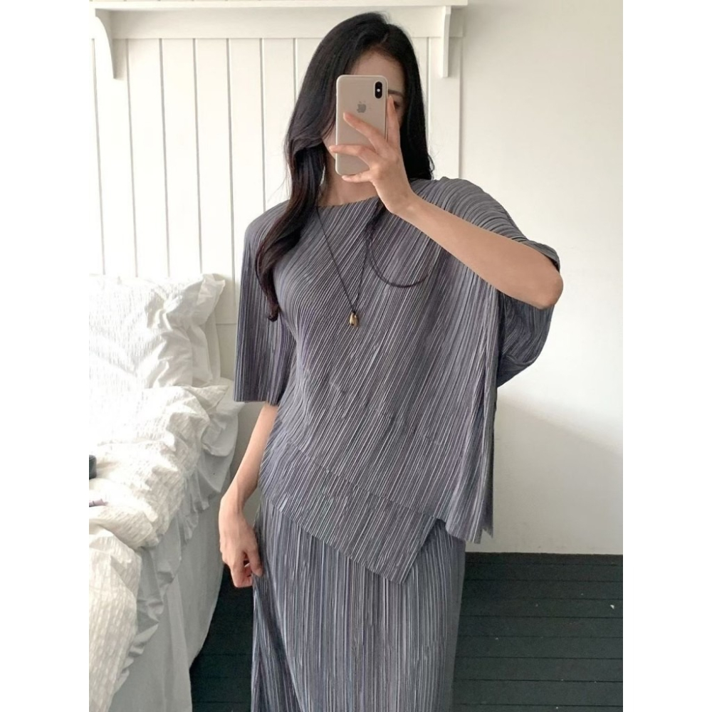 🇰🇷 𝔾𝕣𝕒𝕔𝕖 𝕊𝕥𝕦𝕕𝕚𝕠♡套裝♡不規則壓褶坑條上衣 +長裙SET-細節圖4