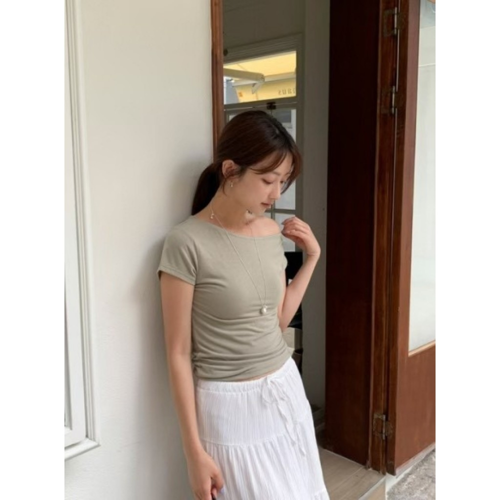 🇰🇷 𝔾𝕣𝕒𝕔𝕖 𝕊𝕥𝕦𝕕𝕚𝕠♡上衣♡不規則露肩素T-細節圖3