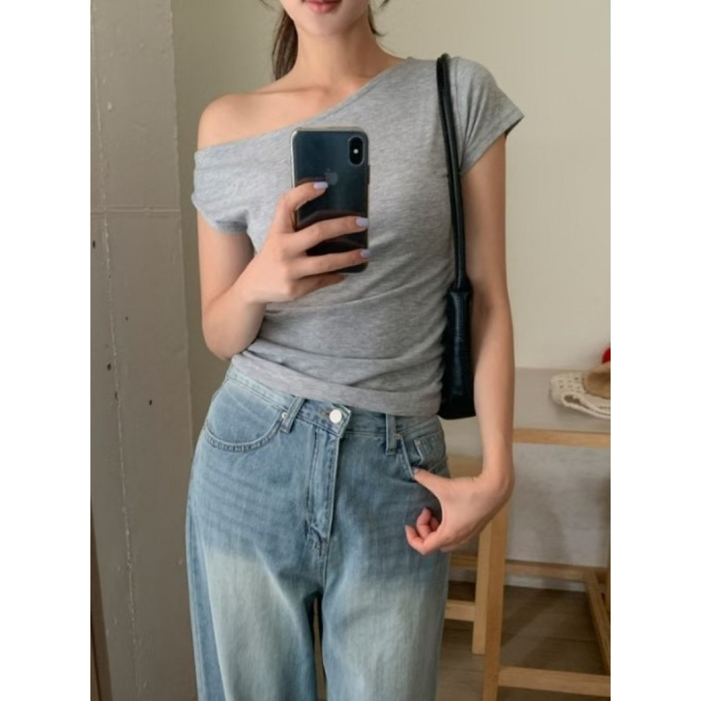 🇰🇷 𝔾𝕣𝕒𝕔𝕖 𝕊𝕥𝕦𝕕𝕚𝕠♡上衣♡不規則露肩素T-細節圖4