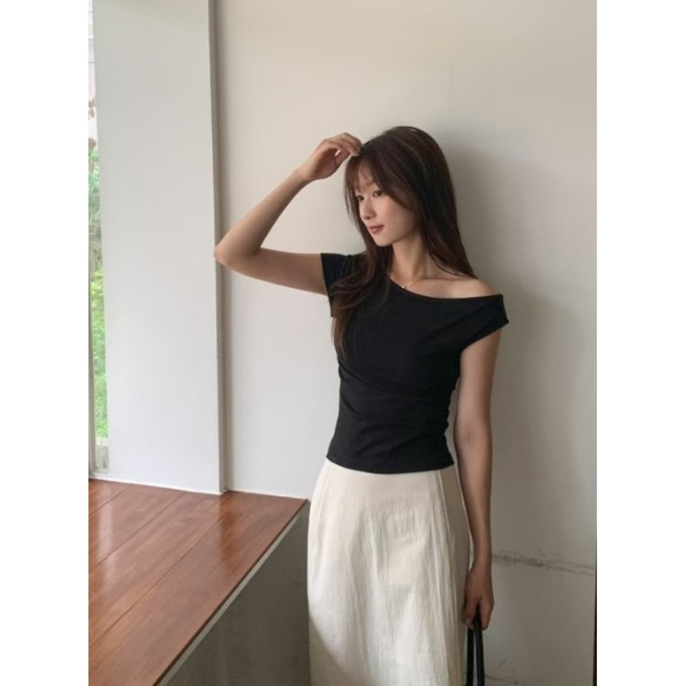 🇰🇷 𝔾𝕣𝕒𝕔𝕖 𝕊𝕥𝕦𝕕𝕚𝕠♡上衣♡不規則露肩素T-細節圖8