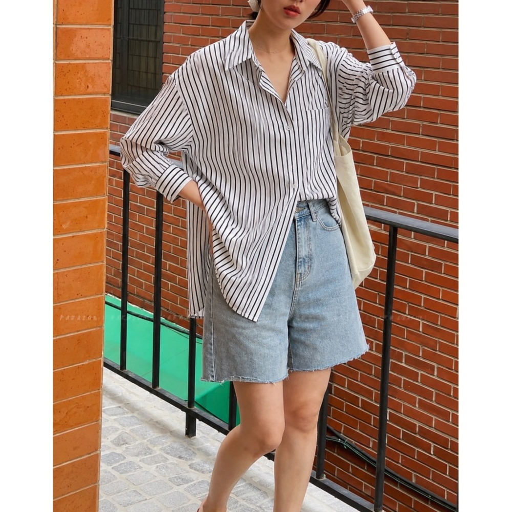 🇰🇷 𝔾𝕣𝕒𝕔𝕖 𝕊𝕥𝕦𝕕𝕚𝕠♡上衣♡後開岔綁帶寬鬆襯衫-細節圖7