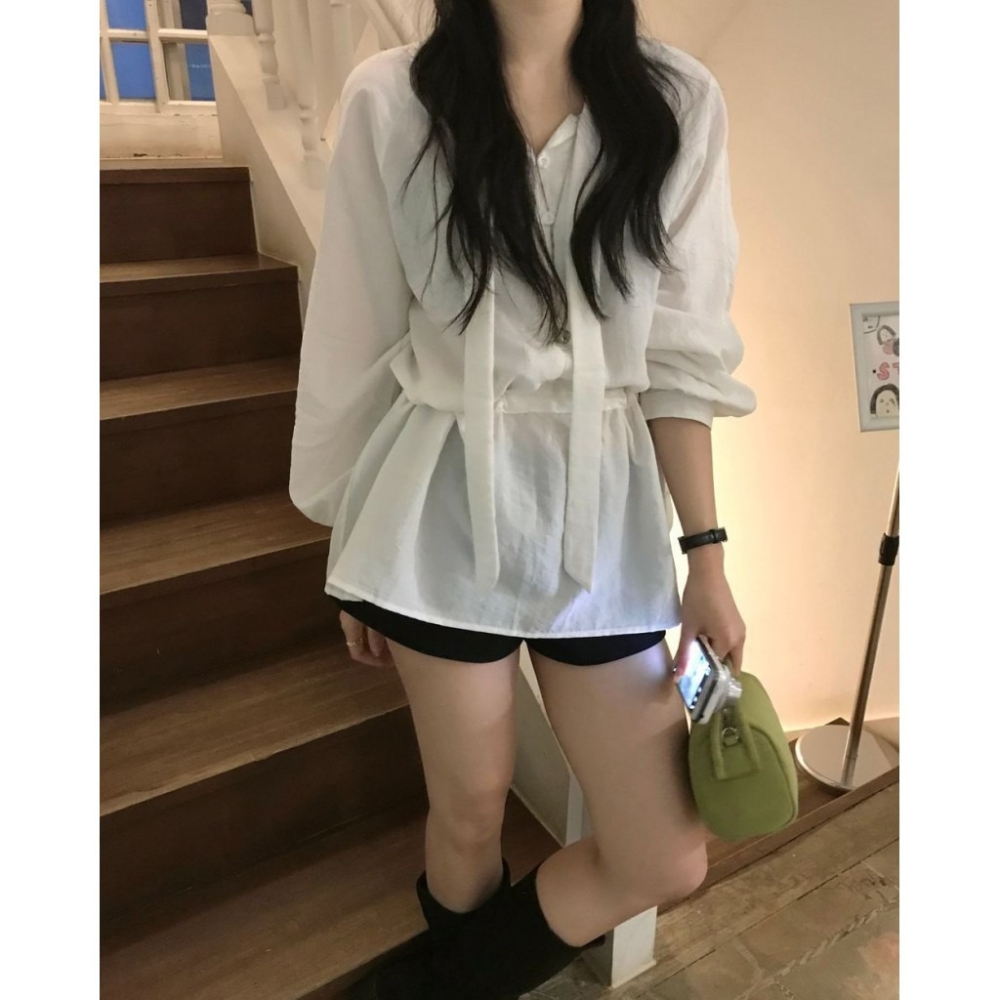 🇰🇷 𝔾𝕣𝕒𝕔𝕖 𝕊𝕥𝕦𝕕𝕚𝕠♡上衣♡排扣腰縮下傘氣質上衣-細節圖3