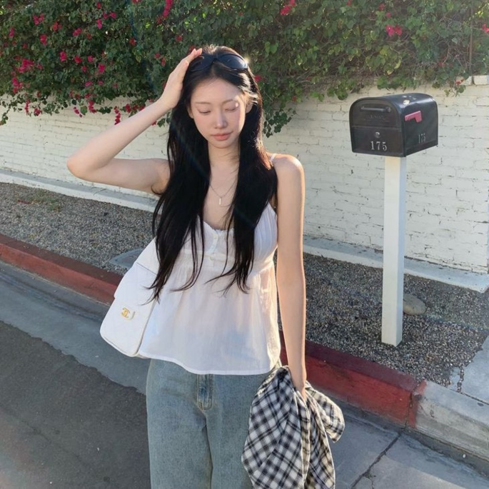 🇰🇷 𝔾𝕣𝕒𝕔𝕖 𝕊𝕥𝕦𝕕𝕚𝕠♡上衣♡清新v領吊帶背心-細節圖3