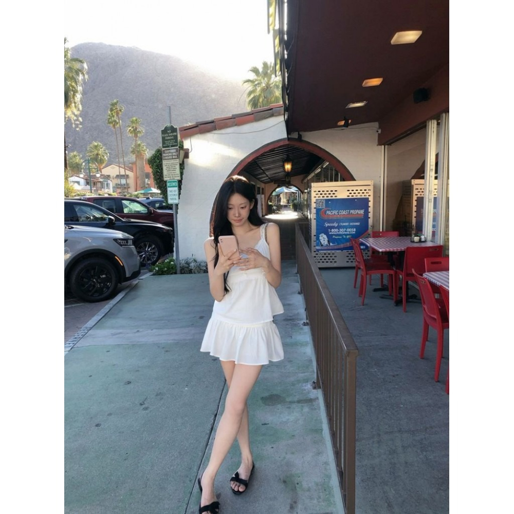 🇰🇷 𝔾𝕣𝕒𝕔𝕖 𝕊𝕥𝕦𝕕𝕚𝕠♡上衣♡清新v領吊帶背心-細節圖4