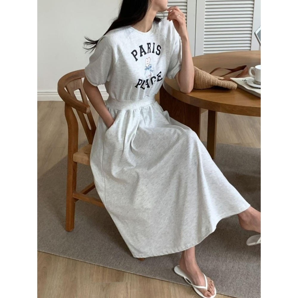 🇰🇷 𝔾𝕣𝕒𝕔𝕖 𝕊𝕥𝕦𝕕𝕚𝕠♡洋裝♡愛心英字印花口袋休閒洋裝-細節圖3