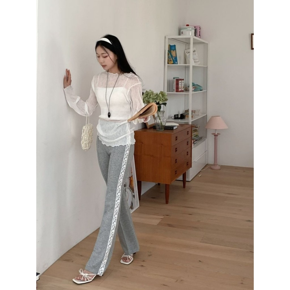 🇰🇷 𝔾𝕣𝕒𝕔𝕖 𝕊𝕥𝕦𝕕𝕚𝕠♡下著♡壓紋蕾絲喇叭褲-細節圖4