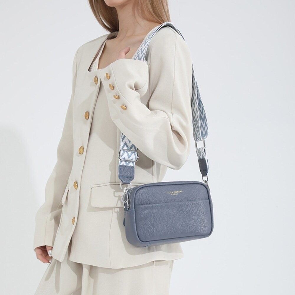 【實體店+發票】真皮百搭寬肩斜背包 頭層牛皮側背包 女生包包 單肩包 軟皮斜跨包 交換禮物 送禮 送禮-細節圖7