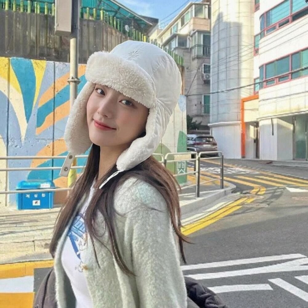 【台北士林*店面】羽絨保暖帽 休閒時尚個性 羽絨雷鋒帽 女保暖 羽絨護耳帽 可愛 騎行防寒 飛行員帽子 送禮-細節圖3