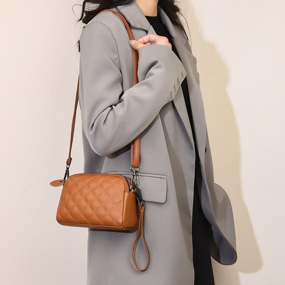 【實體店+發票】時尚真皮菱格紋單肩包 斜挎小包包 軟皮手拿包 時尚百搭 休閒手拿包  頭層牛皮 斜挎包女 送禮-細節圖9