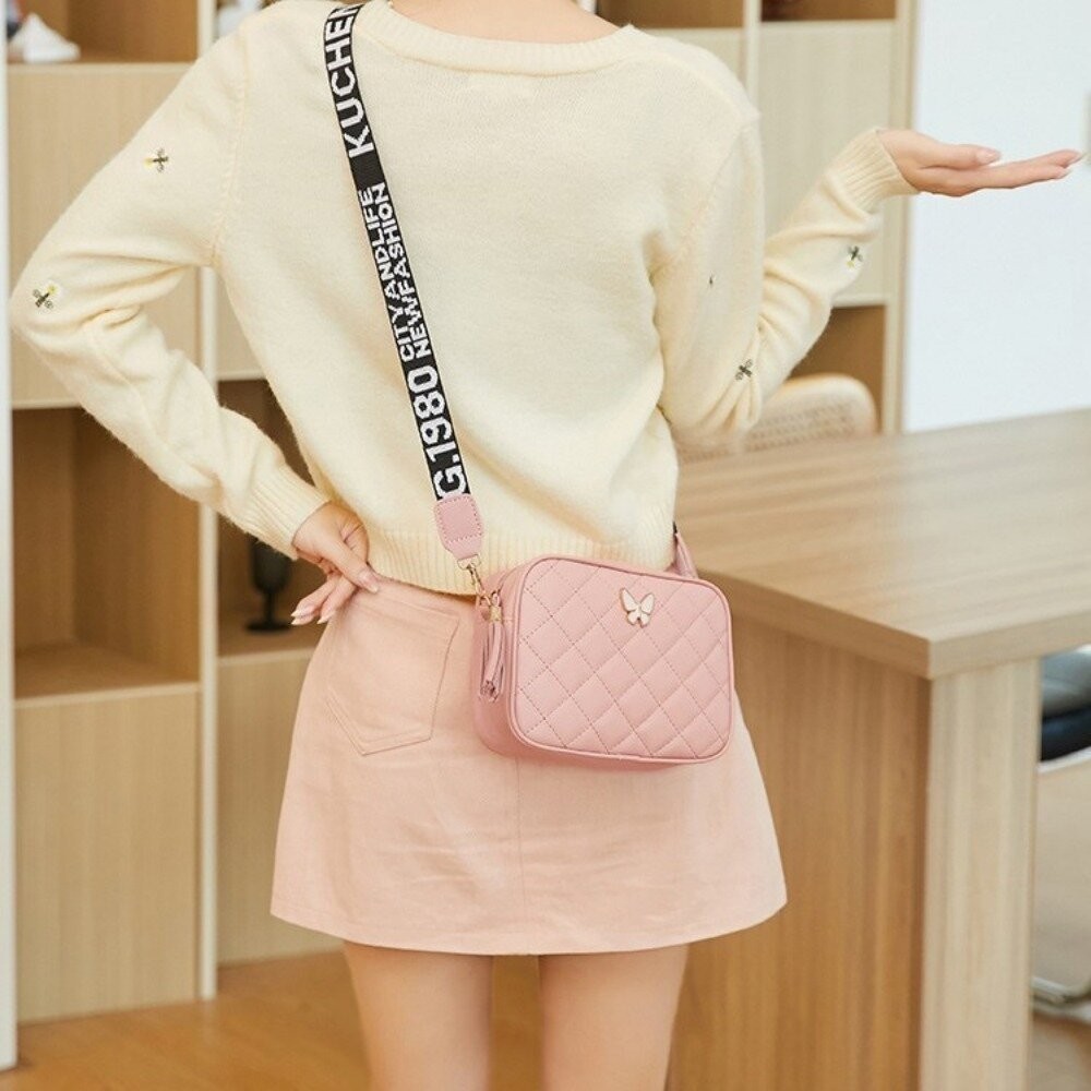 【實體店+發票】菱格紋優雅斜背包 女包 新款休閒 菱格繡花 蝴蝶裝飾 單肩包 流蘇肩帶 印花 斜挎 小方包 送禮-細節圖3