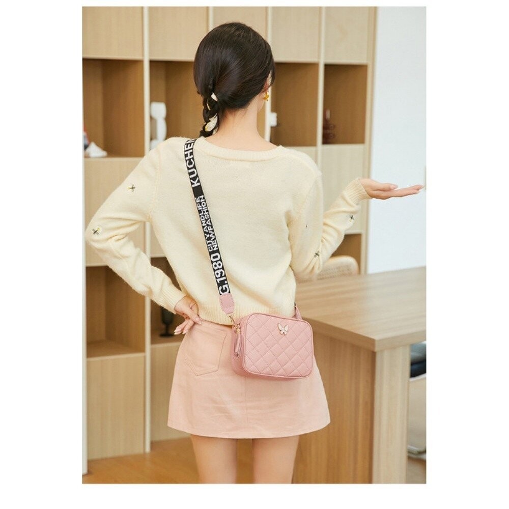 【實體店+發票】菱格紋優雅斜背包 女包 新款休閒 菱格繡花 蝴蝶裝飾 單肩包 流蘇肩帶 印花 斜挎 小方包 送禮-細節圖7