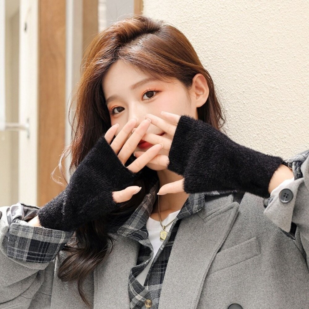 【實體店+發票】韓版羊毛針織半指手套 韓版仿貂絨露指手套 女裝配件 保暖手套 冬季手套 韓系 顯瘦設計 開車手套 送禮-細節圖8