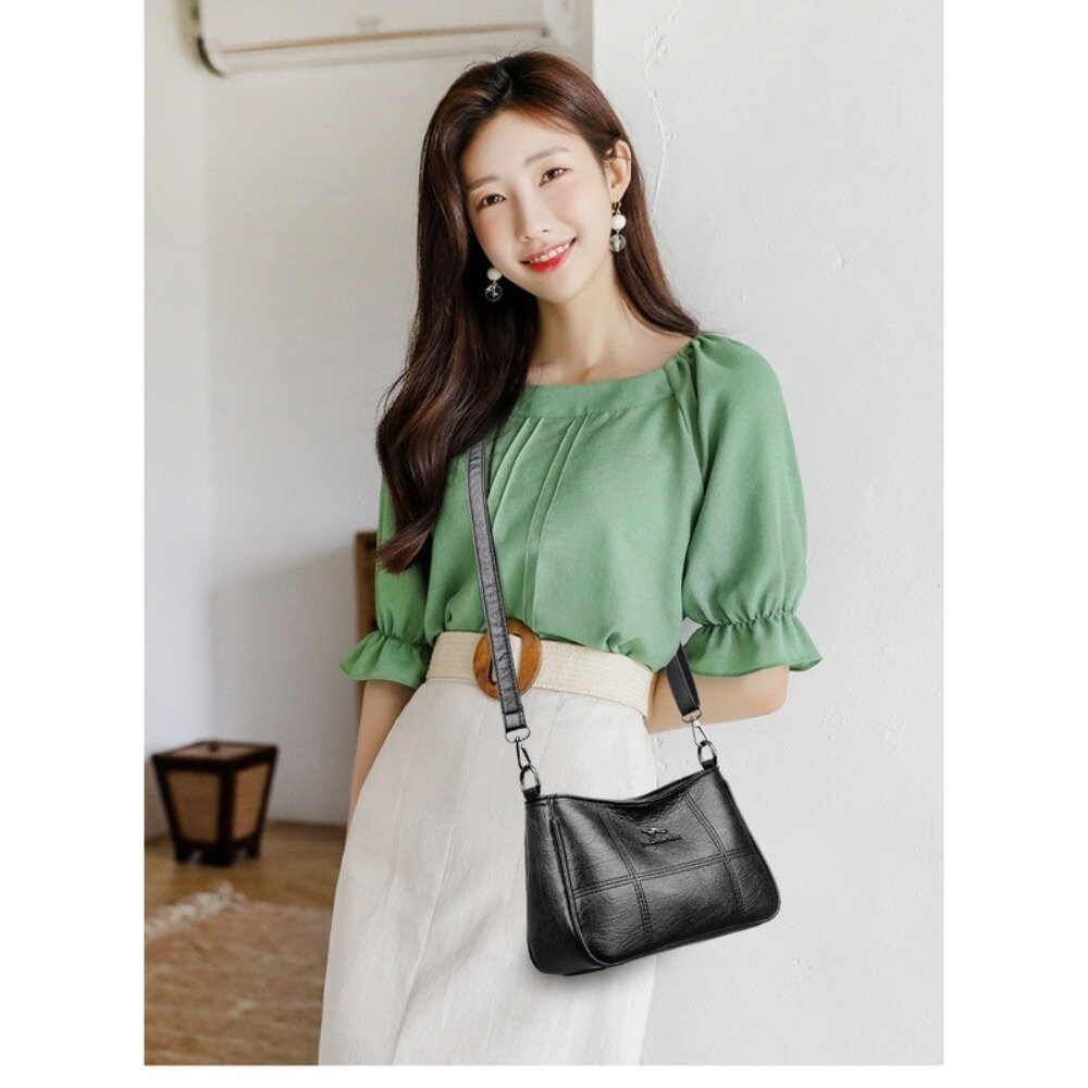 【實體店+發票】真皮流行羊皮小方包 女包 斜背包 肩背包 手提包 黑色 大容量 送禮-細節圖4