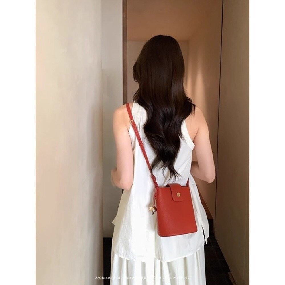 【實體店+發票】櫻桃紅皮革水桶包 女包 斜挎包 小包 通勤包 禮物 送禮 送禮-細節圖6