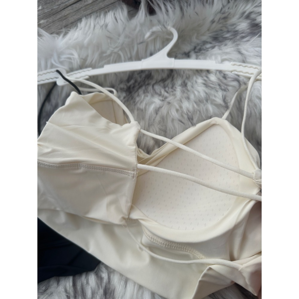 現貨｜雲朵感冰絲短版小可愛美背背心-細節圖5