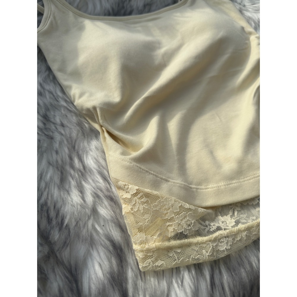 現貨｜假兩件蕾絲側抓皺小可愛背心bratop-細節圖4