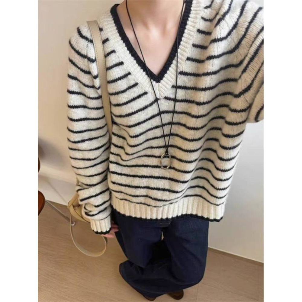 現貨｜ V領條針織上衣1107-細節圖3