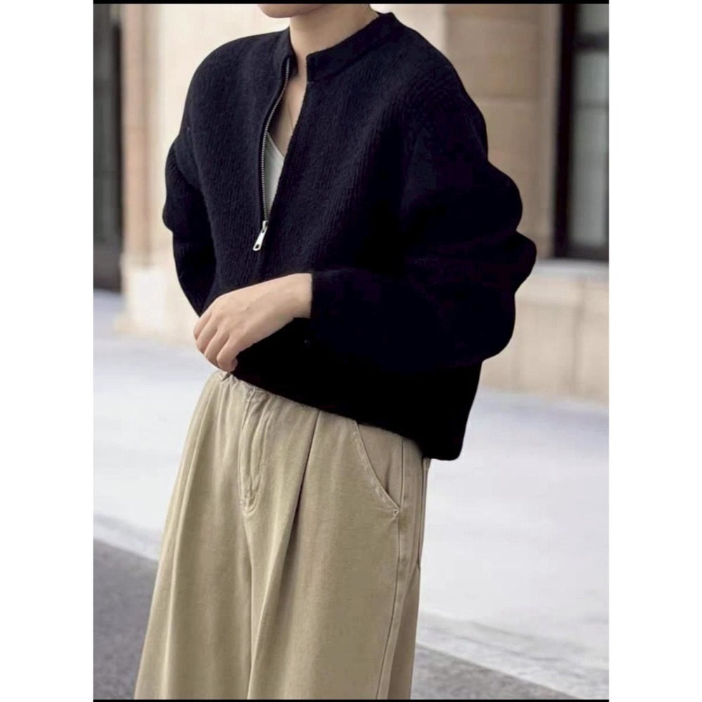 現貨｜ 坑條紋拉鍊外套1107-細節圖2